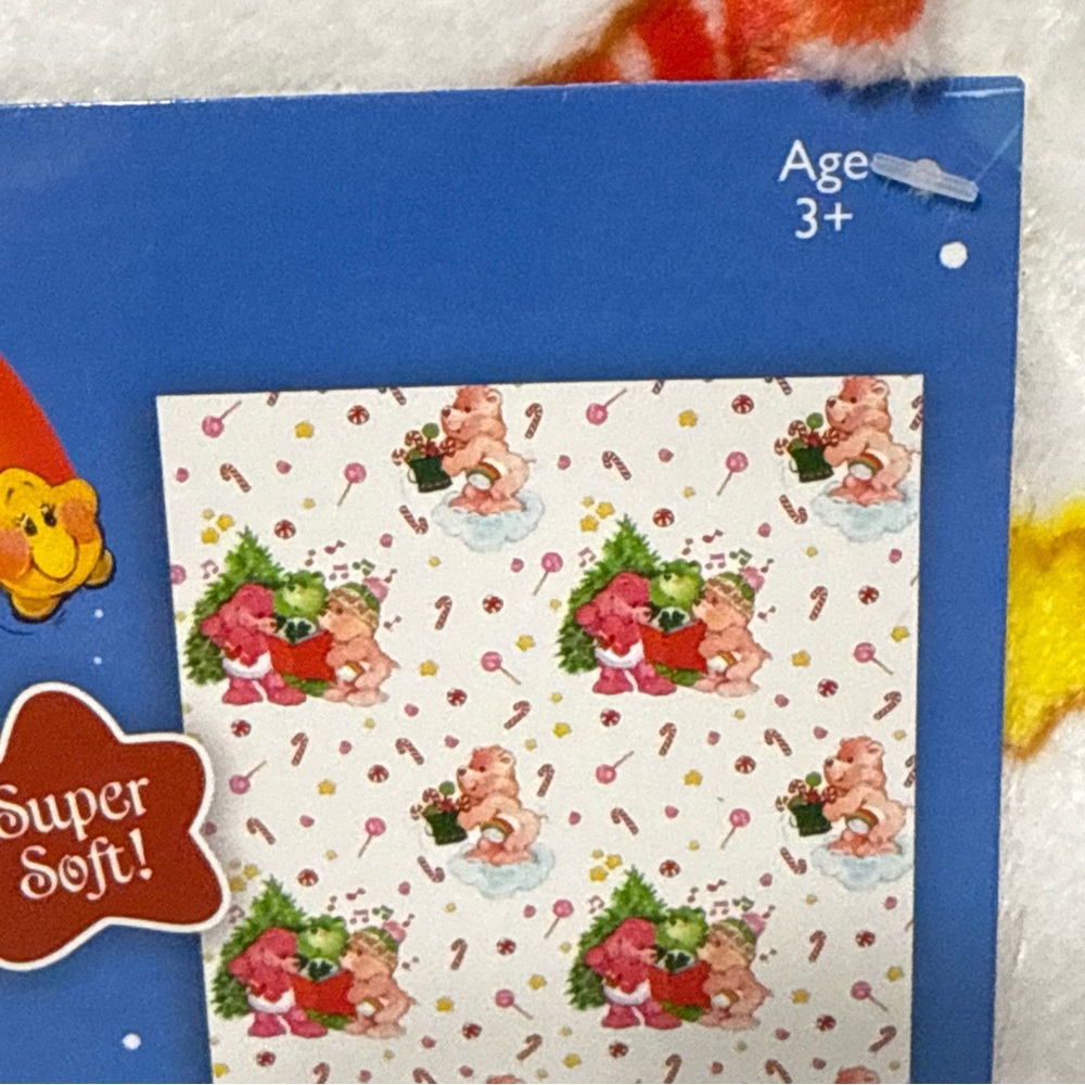 New Care Bears 50" x 70" Care Bear Christmas Caroling White Blanket On Hanger - Picture 4 of 7